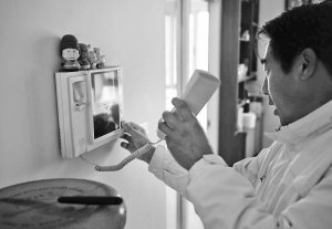 可视对讲机打不开单元门业主要桶水都要下楼接