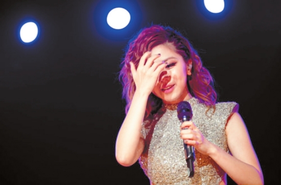 邓紫棋演出哭了图片