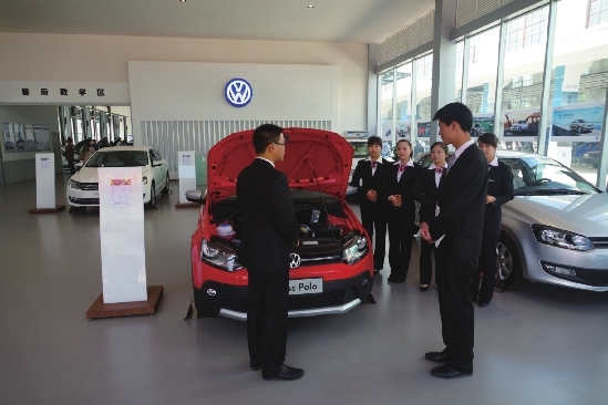 云南交通技师学院螳川之畔的职教明珠